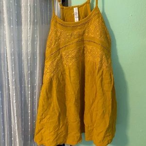 Yellow flowy shirt💛